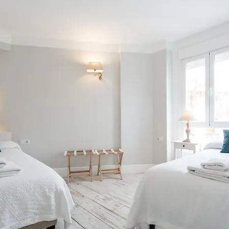 Rg Florida Muralla Alcazar Apartment *